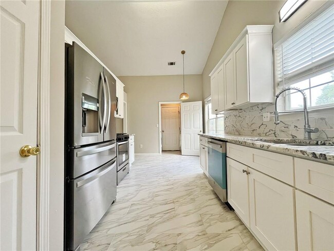 Building Photo - 1680 Racquet Club Cir NW