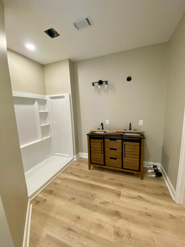 Building Photo - 230 Sylvan Rd