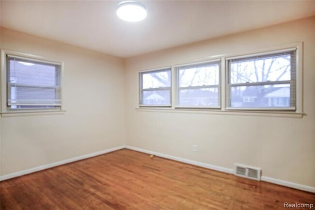 Building Photo - 24101 Westhampton St