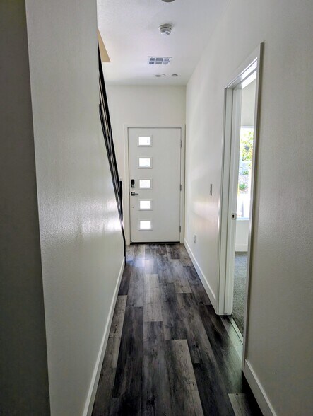 Building Photo - 1157 Blossom Point St