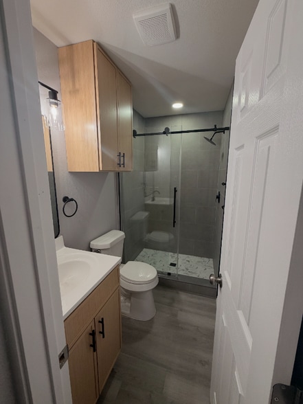 Building Photo - 1002 Pleasant Valley Ln