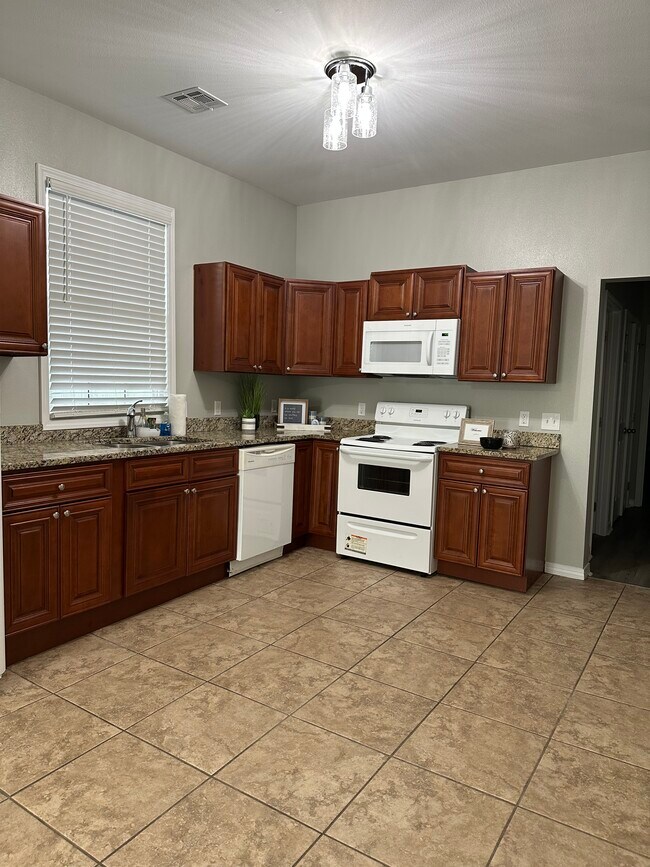 Kitchen - 1839 Saint Ferdinand St