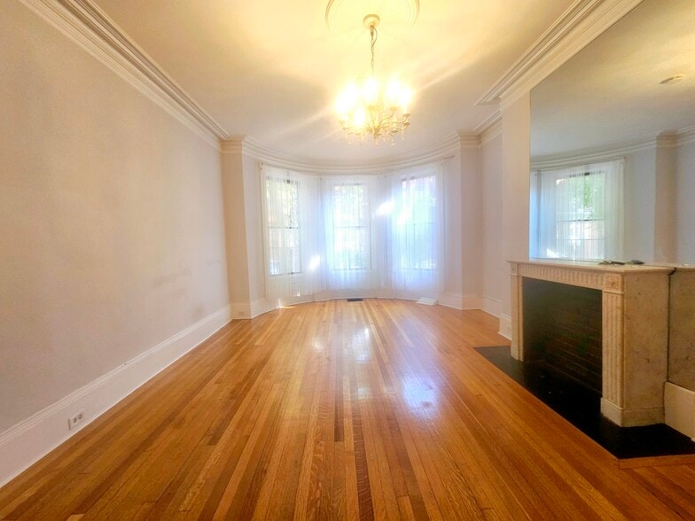 Building Photo - 425 Marlborough St