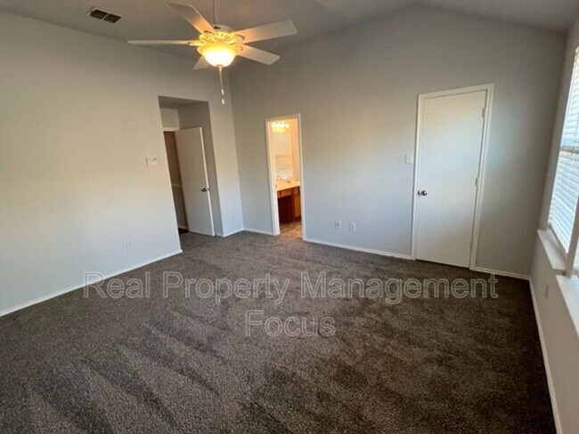 Building Photo - 1004 Trickham Dr