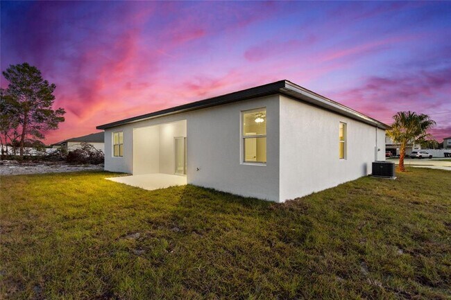 Building Photo - 123 Tulip Ln