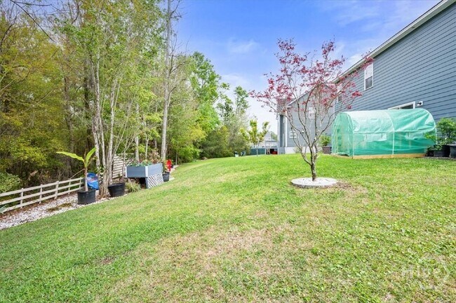 Building Photo - 360 Waverly Ln
