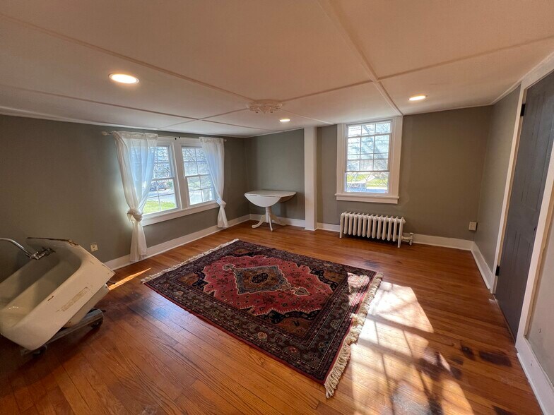 Building Photo - 235 Main St