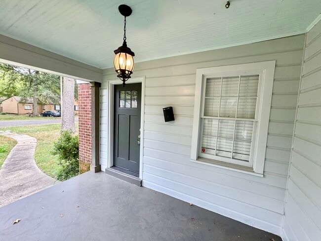 Building Photo - 907 Echles St