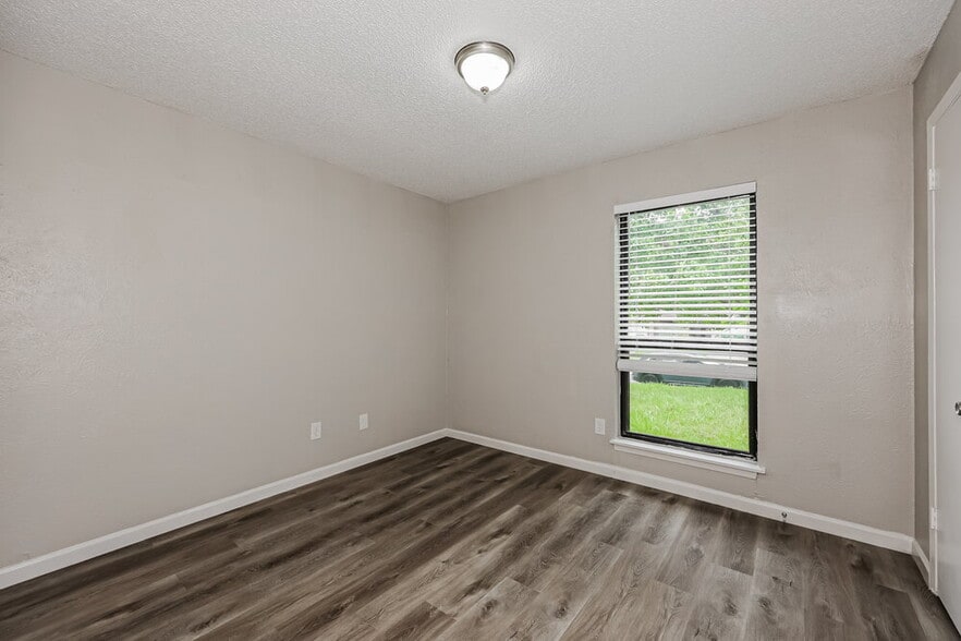 Building Photo - 933 Lemontree Dr