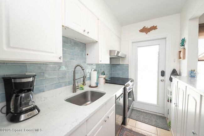 Building Photo - Furnished and Available April 6th 2026