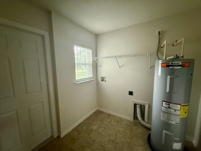 Building Photo - 3BR/2BA Home in Marion Oaks – Spacious Lot...