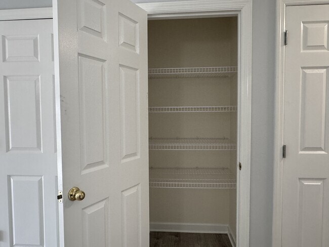 Building Photo - 103 Pinewood Dr