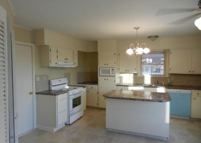 Building Photo - Nice 3 bedroom 1 bath in Berryhill