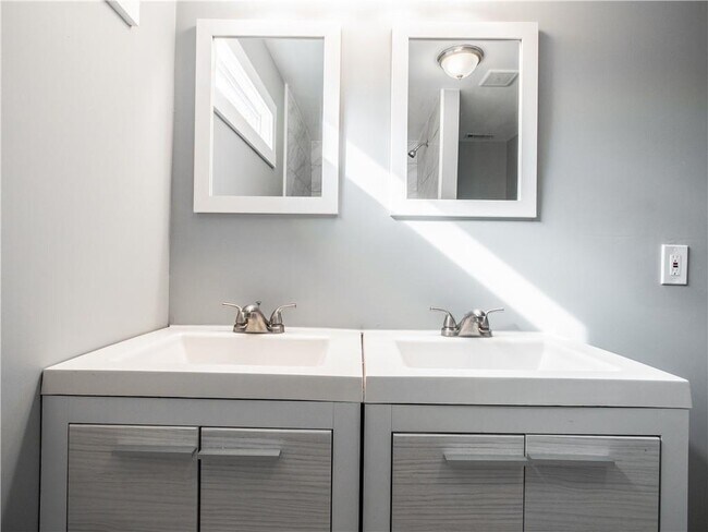 Building Photo - 120 Burbank Dr NW