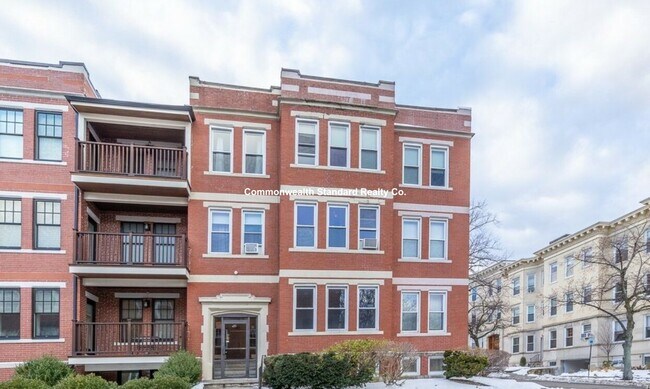 Building Photo - 94 Pleasant St