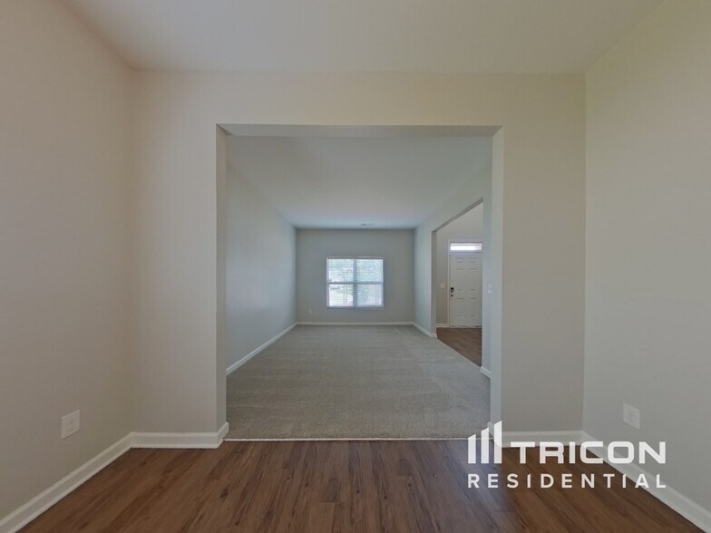 Building Photo - 124 Sims Ct