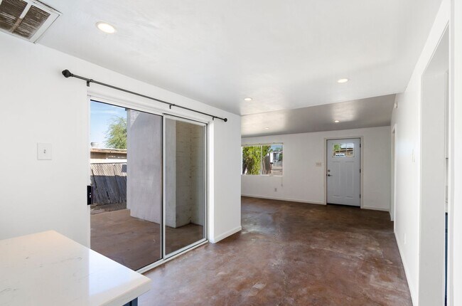 Building Photo - Waverly