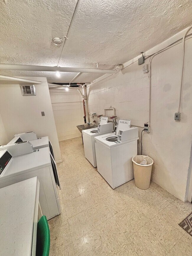 Building Photo - 1221 Illinois St