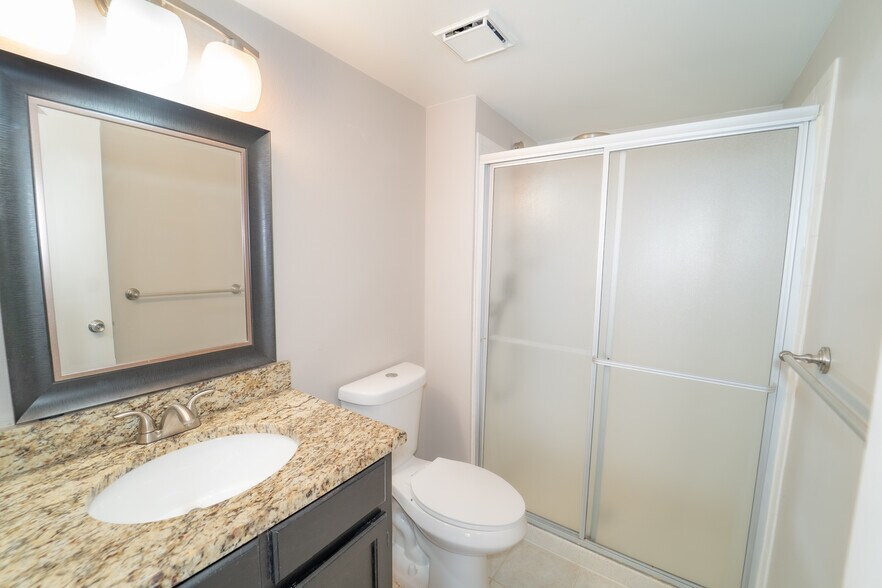 Primary bath - 8335 Fairmount Dr