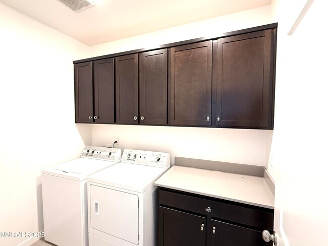 Building Photo - 556 Vaquero Ct