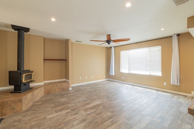 Building Photo - 21148 Rosewood St