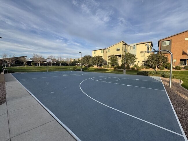Building Photo - Chandler Luxury Townhome