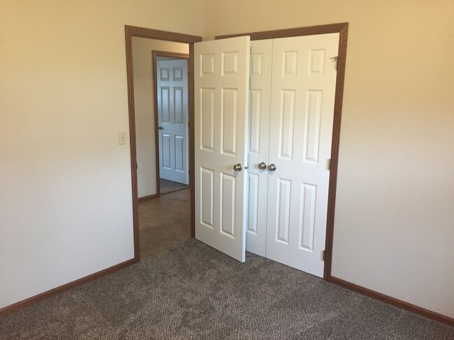 Building Photo - SIDE BY SIDE TWINHOME