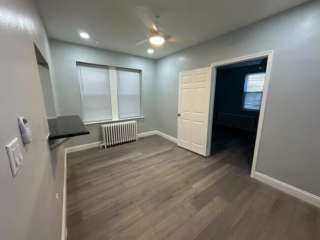 Building Photo - 1828 W Eleanor St