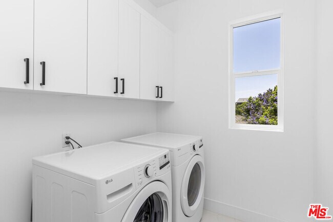 Building Photo - 5048 Cleon Ave