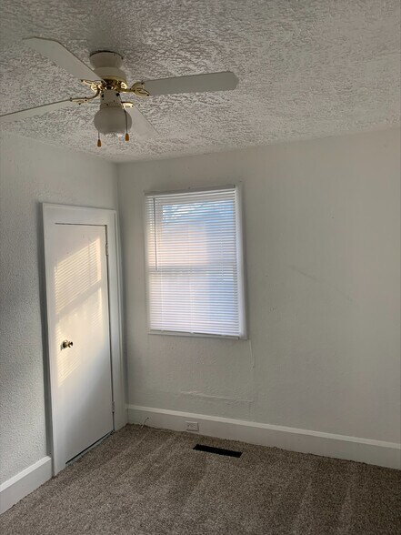 Building Photo - 2414 S Walnut St