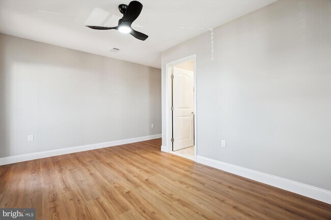 Building Photo - 329 15th St NE