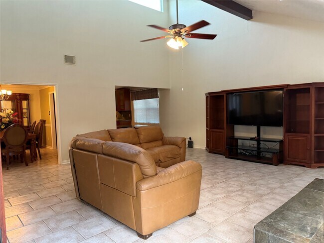 Building Photo - 2902 Arrowhead Dr