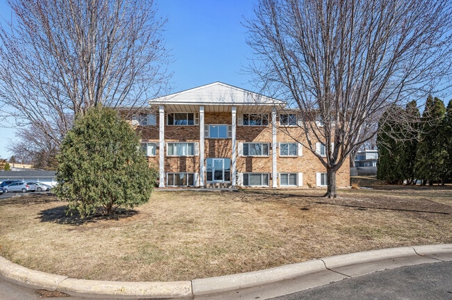 Building Photo - Rosco Apts-2720