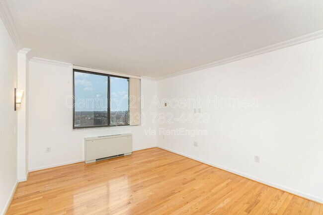 Building Photo - 3701 S George Mason Dr