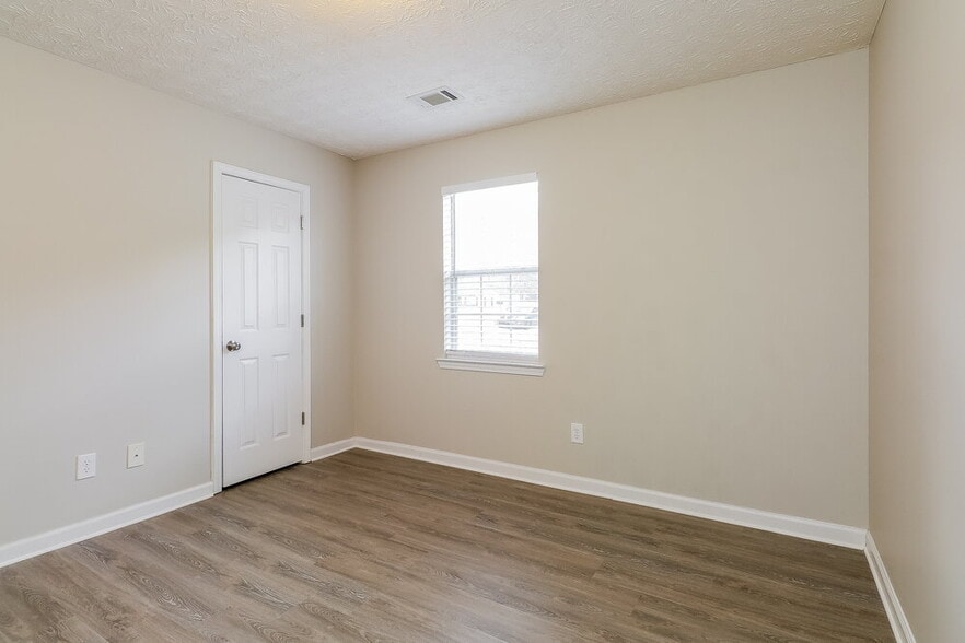 Building Photo - 90 Dylans Ct