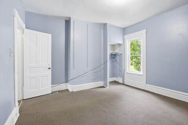 Building Photo - 616 Lillian St
