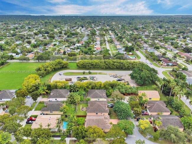 Building Photo - 9437 SW 183rd Terrace