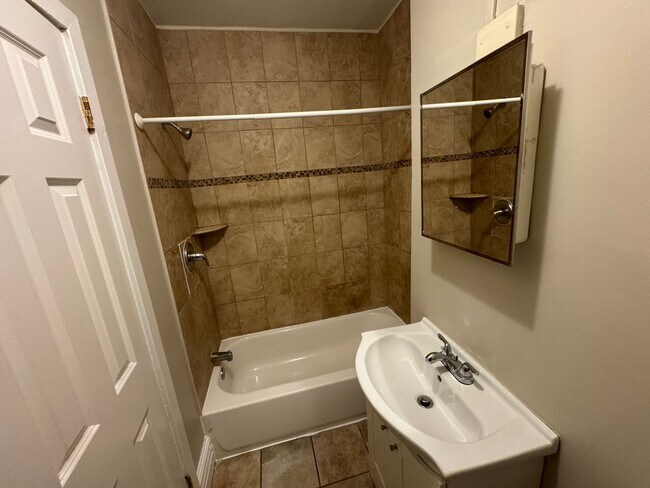 Building Photo - 322 W State St