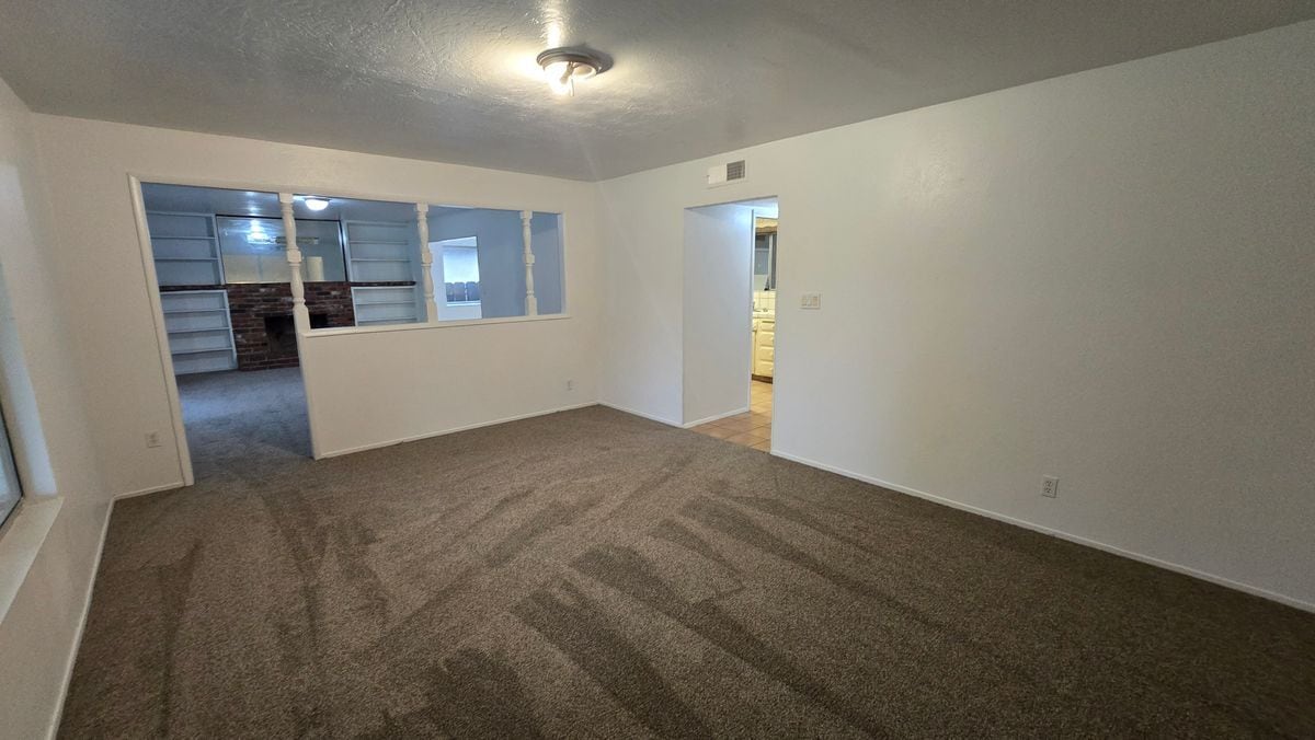 Building Photo - 4184 N Briarwood Ave