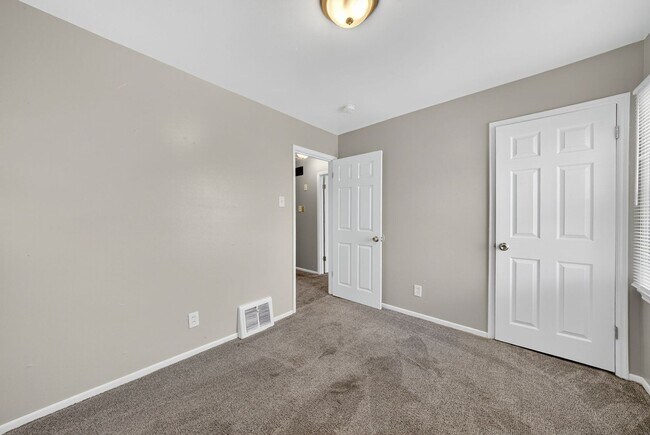 Building Photo - Section 8 Accepted