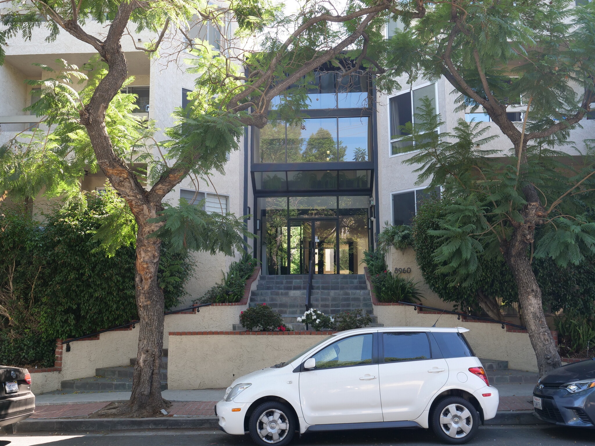 Building Exterior - 8960 Cynthia St