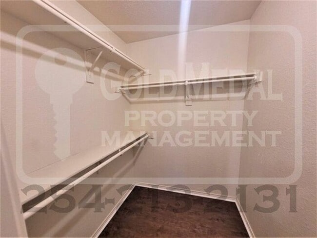 Building Photo - 2807 Leroy Cir