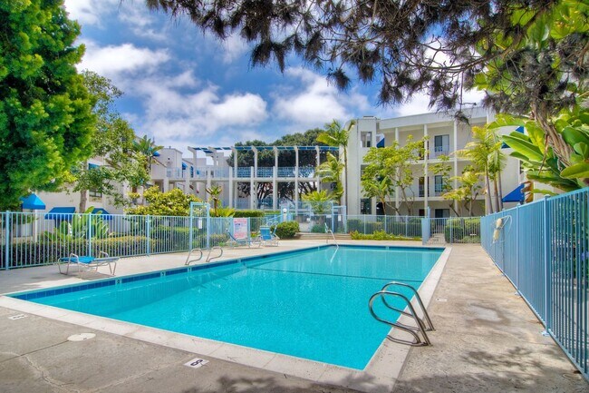 Building Photo - La Jolla Pines- Top Level 2 Bed/2 Ba Available Now!!