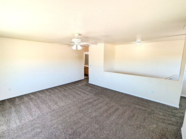 Building Photo - Large Single Family Home