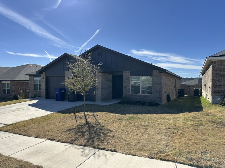 Building Photo - 1209 Lehmann