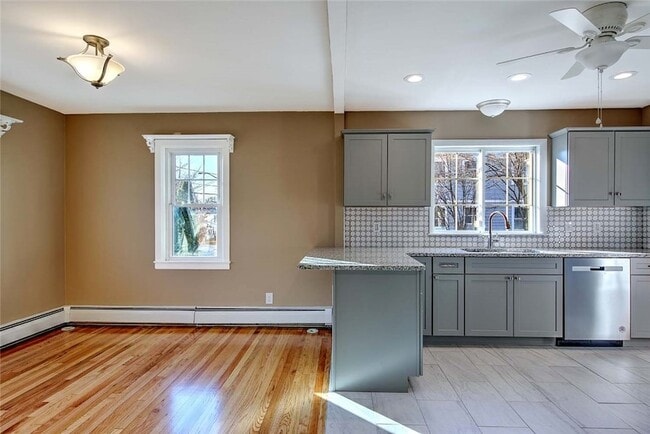 Building Photo - 66 Tyndall Ave