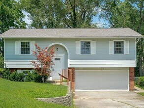 Building Photo - 3BR-1.5BA Split Level House - Washington M...