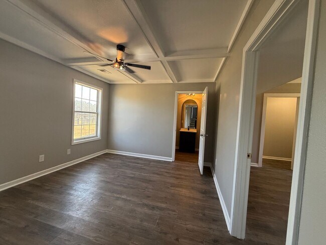 Building Photo - 4 Bedrooms, 3 Bathrooms with potential 5th Bedroom and Loft/Office in Euharlee!