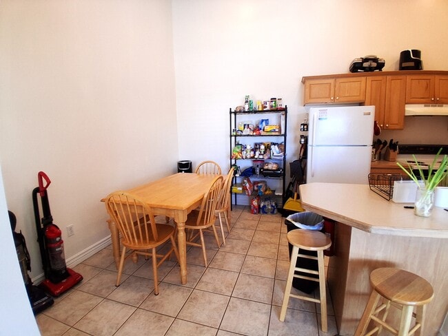 Building Photo - 1547 N 550 W