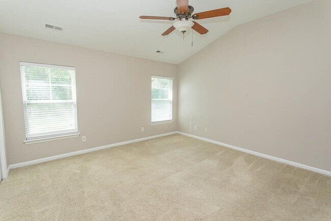 Building Photo - 384 Esher Ct